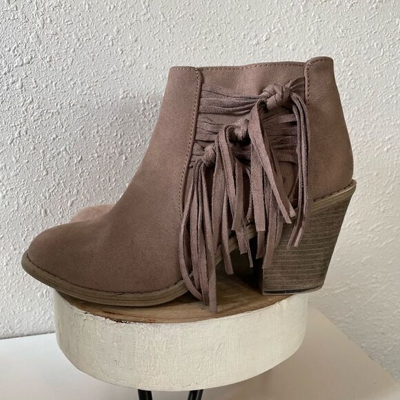 Faded Glory Shoes - Faded Glory Tasseled Zipper Ankle Booties Size 10 EUC